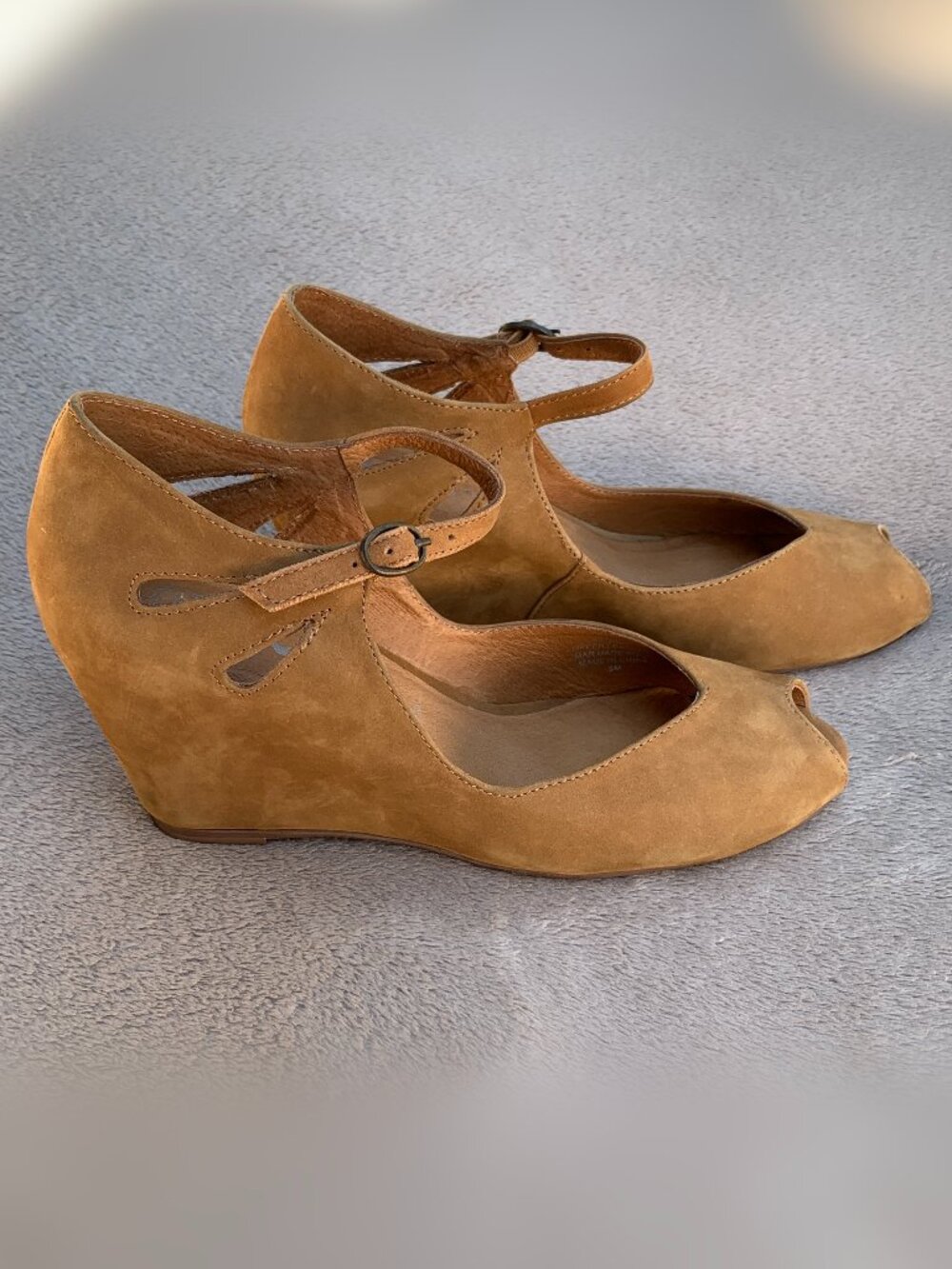 Jeffrey Campbell Regina Hanava Suede Peep Toe Hidden Wedges Sz8